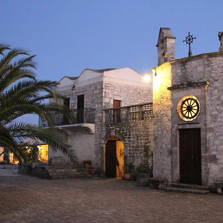 Bed and Breakfast Masseria Tolla 4*