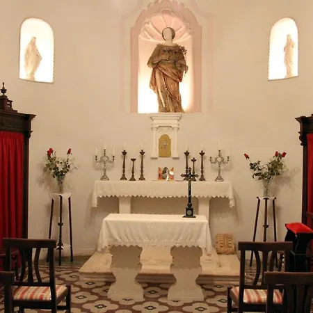 Masseria Tolla Bed and Breakfast 4*