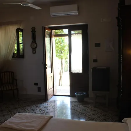 Masseria Tolla Bed & Breakfast
